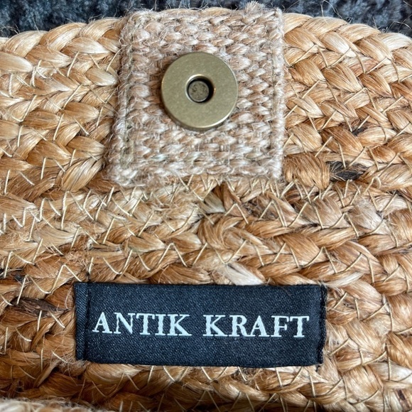Antik Kraft Jute Bohemian Woven Shell Beaded Large Round Straw Shoulder Bag - Picture 10 of 12